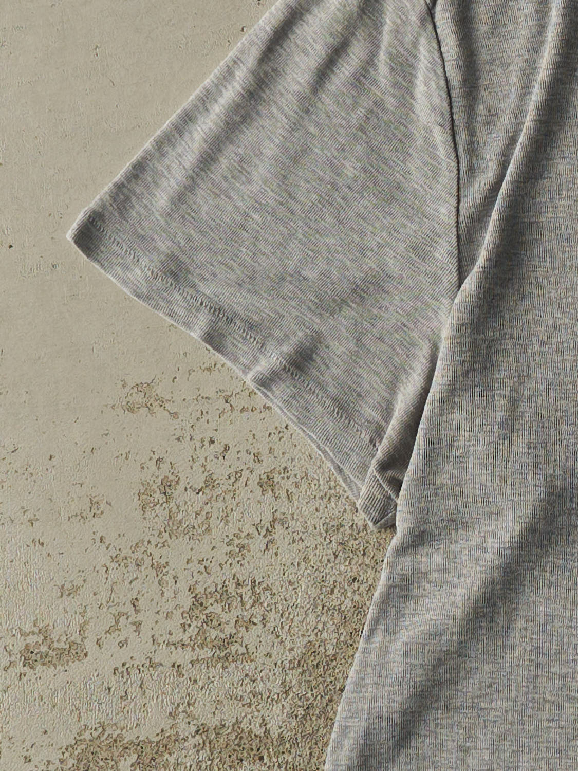 Vintage Y2K Grey Abercrombie & Fitch Tee (M)