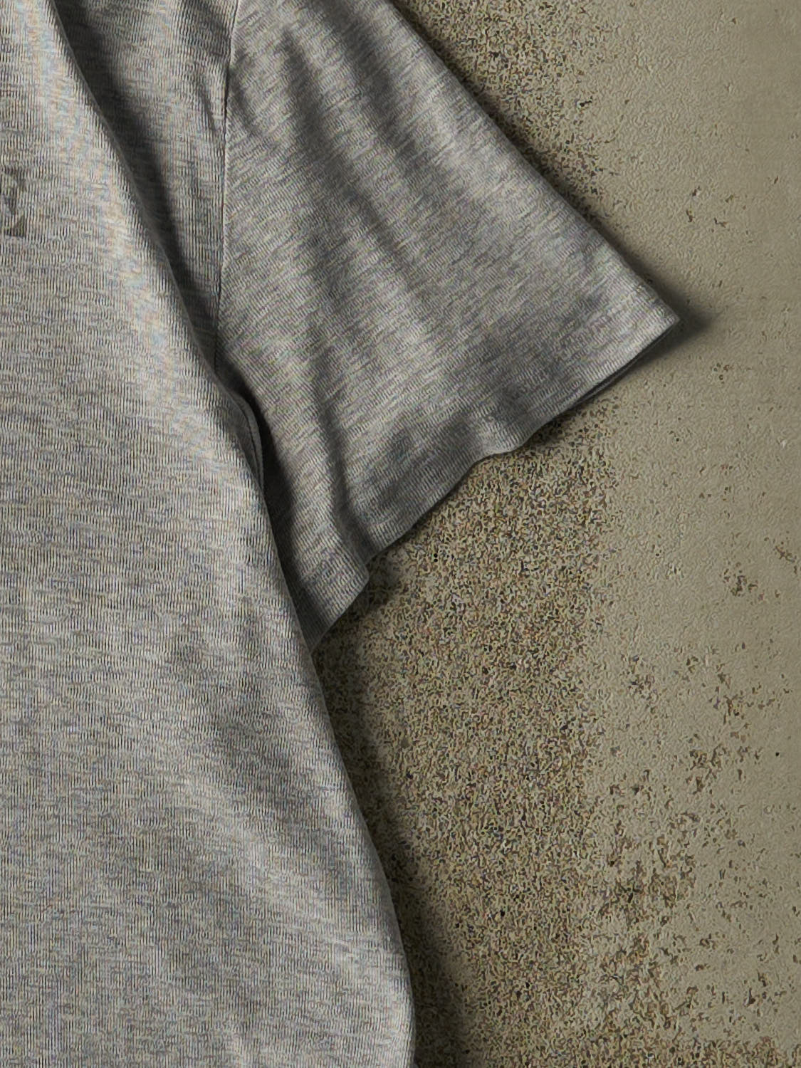 Vintage Y2K Grey Abercrombie & Fitch Tee (M)