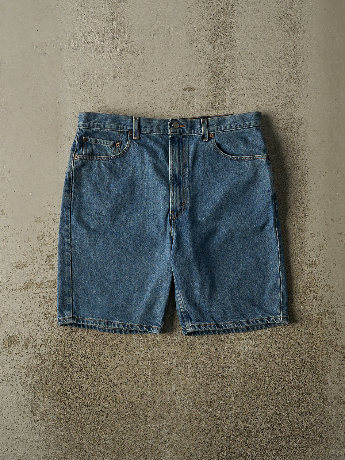 Vintage Y2K Mid Wash Levi's 505 Jorts (35x9.5)