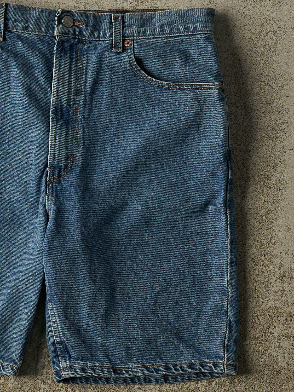 Vintage Y2K Mid Wash Levi's 505 Jorts (35x9.5)