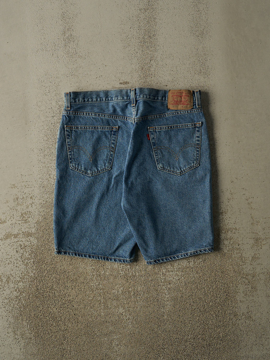 Vintage Y2K Mid Wash Levi's 505 Jorts (35x9.5)