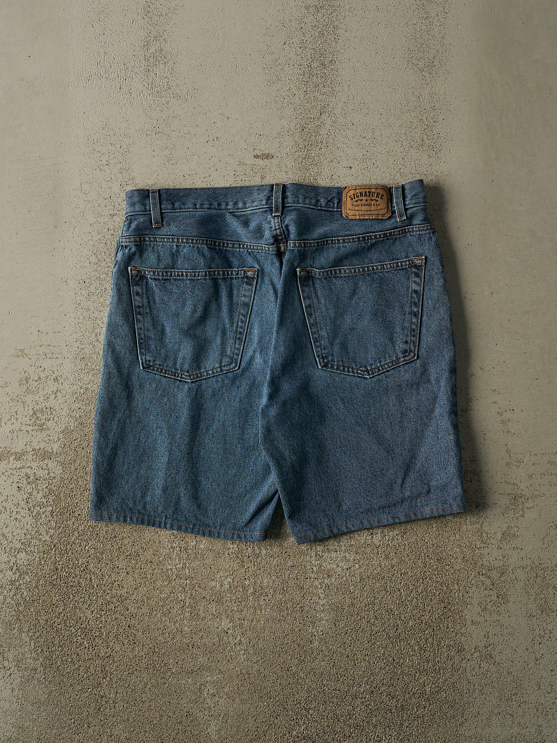 Vintage Y2K Mid Wash Levi's Signature Jorts (37x9.5)