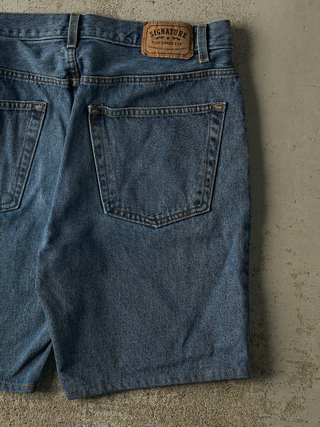 Vintage Y2K Mid Wash Levi's Signature Jorts (37x9.5)