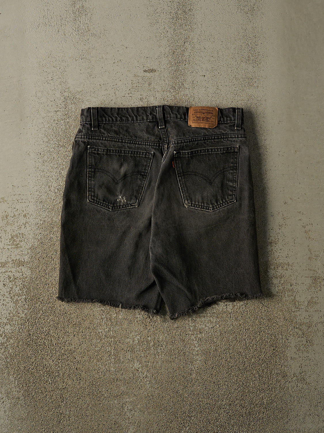 Vintage 90s Faded Black Levi's Orange Tab Denim Shorts (32x8.5)