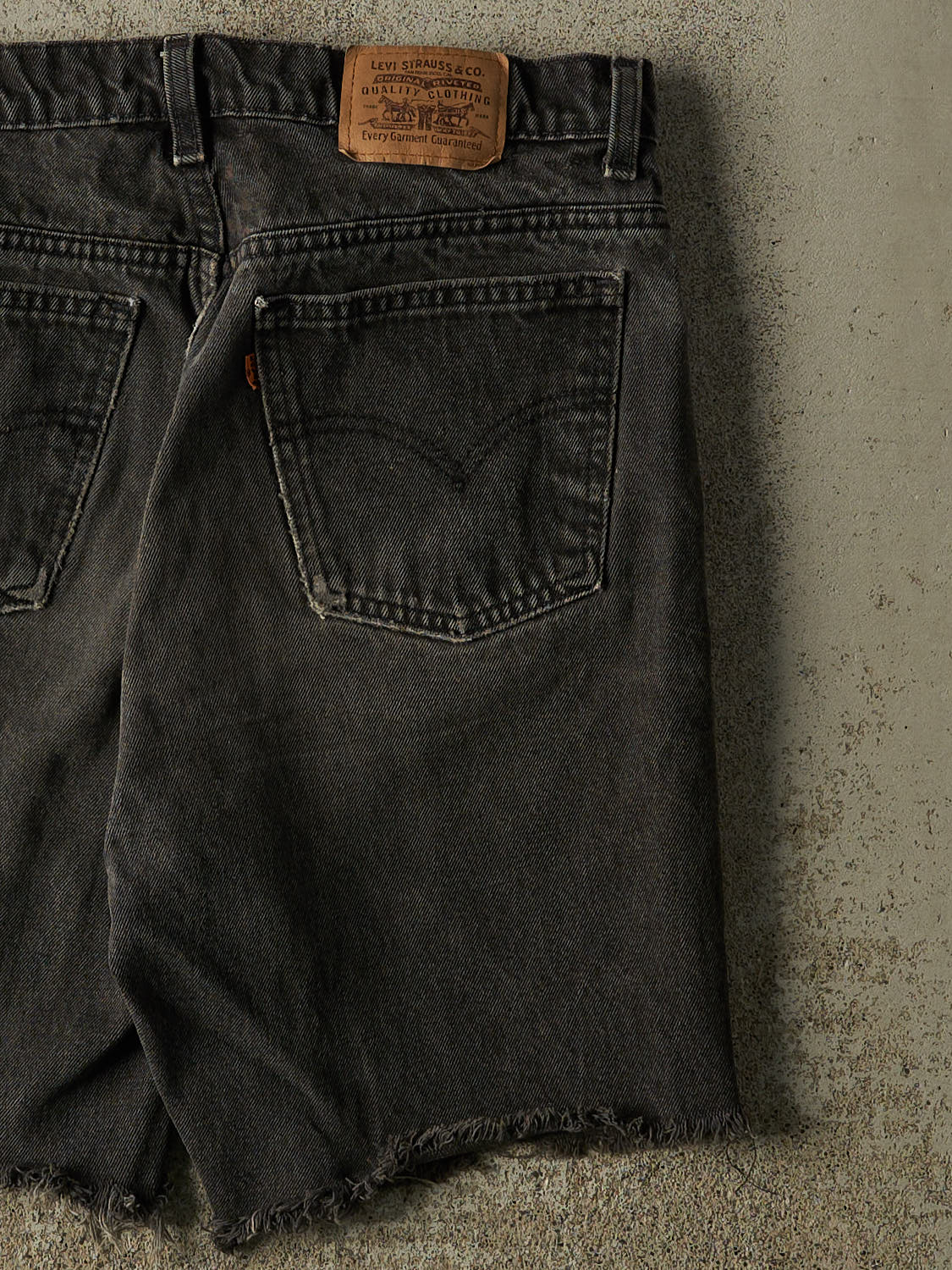 Vintage 90s Faded Black Levi's Orange Tab Denim Shorts (32x8.5)