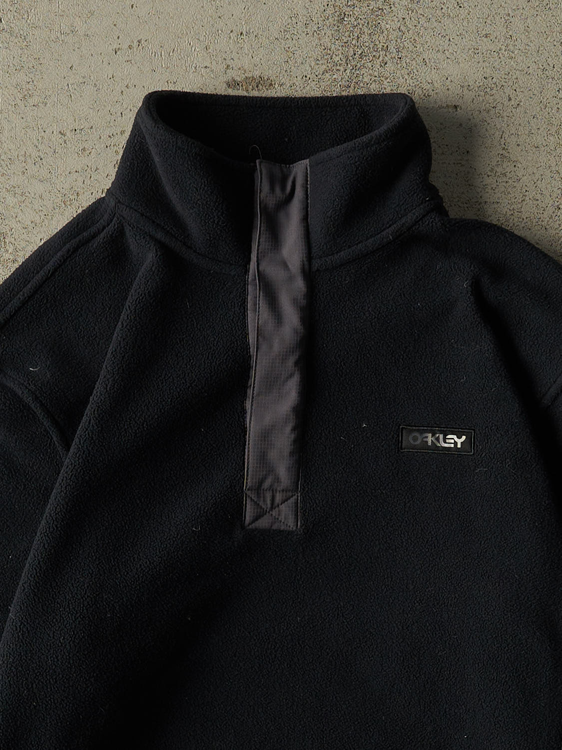 Vintage Y2K Black Oakley Quarter Zip Fleece (M)