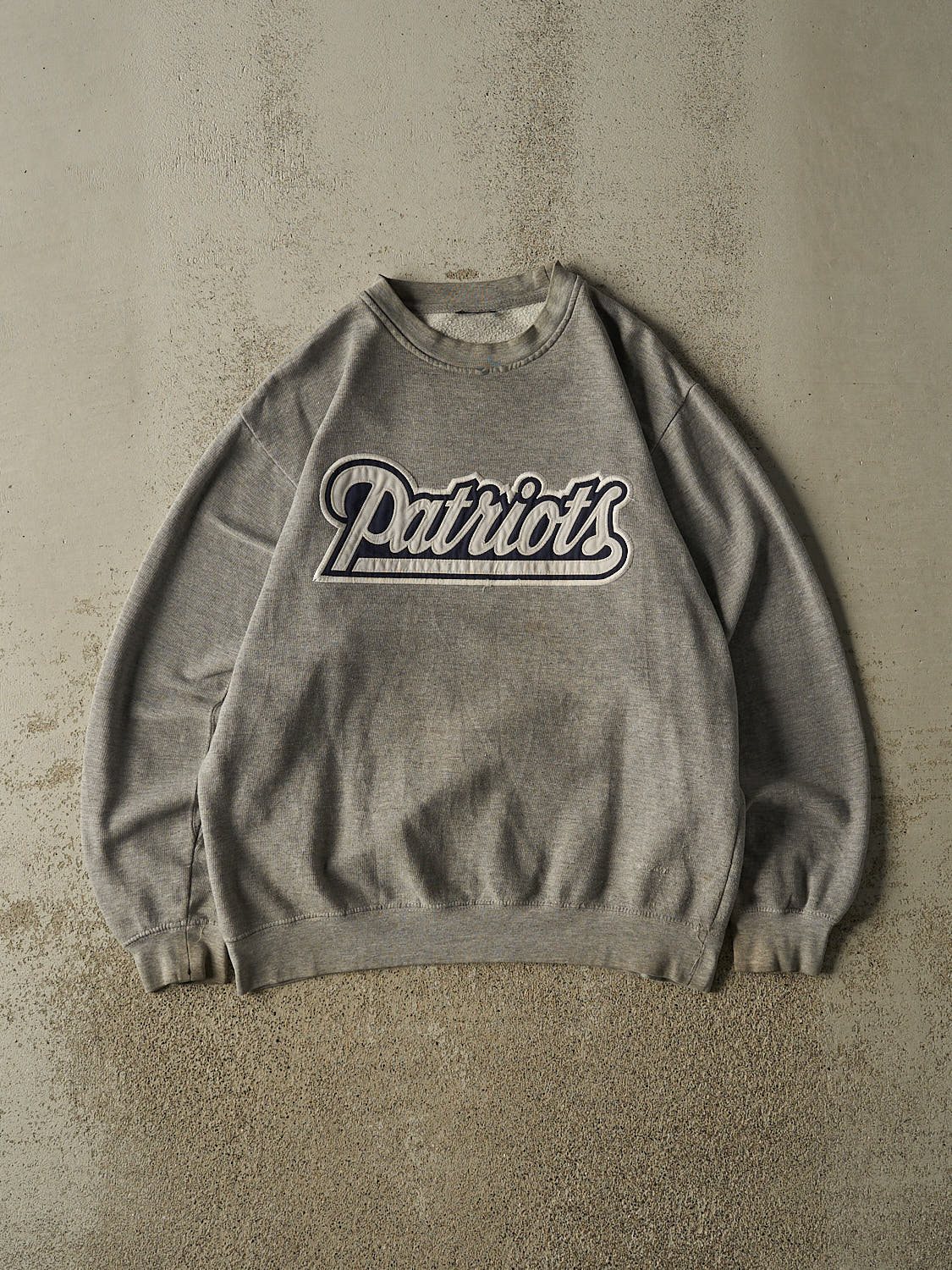Vintage 90s Grey New England Patriots Embroidered Crewneck (M/L)