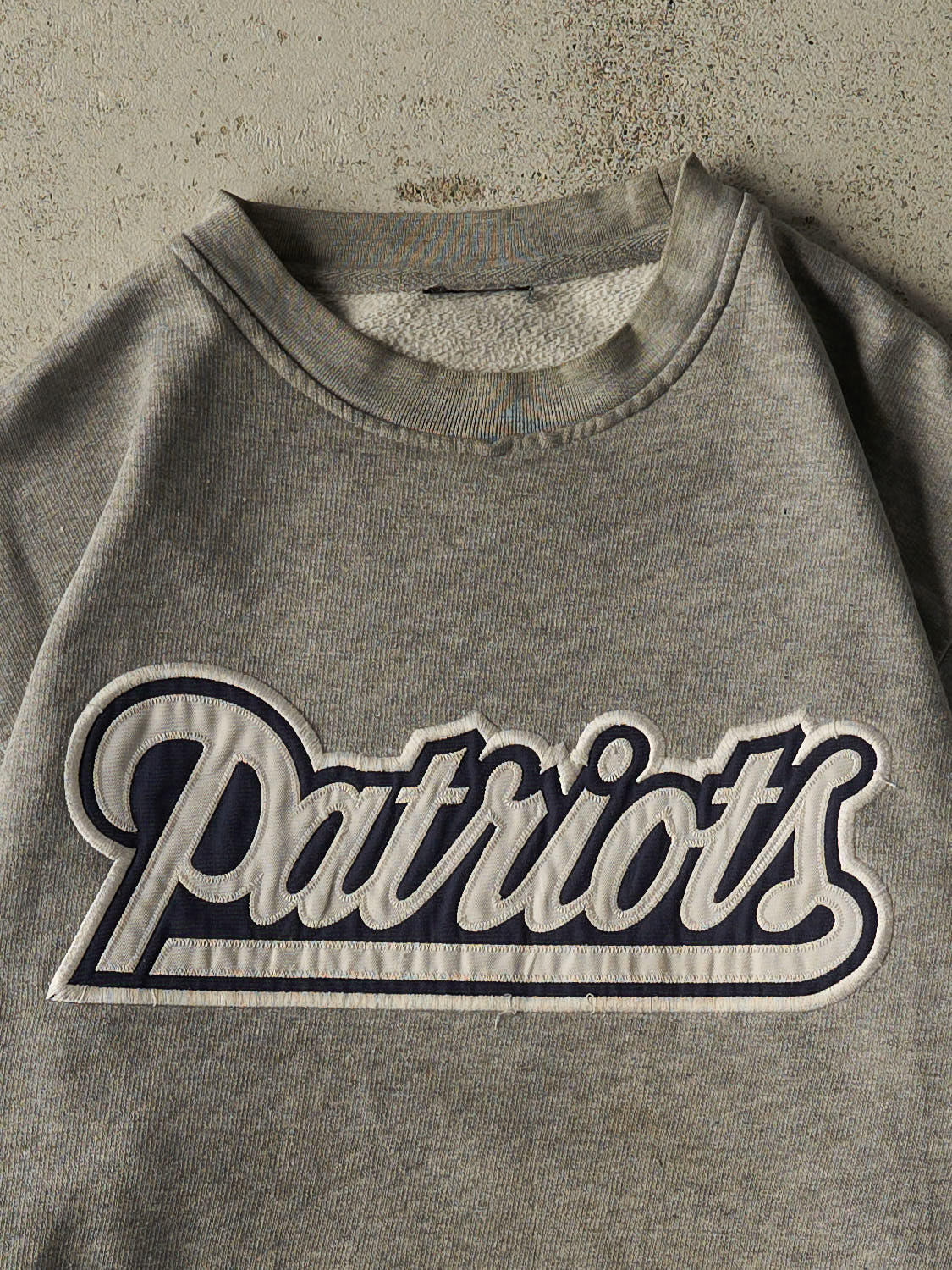 Vintage 90s Grey New England Patriots Embroidered Crewneck (M/L)