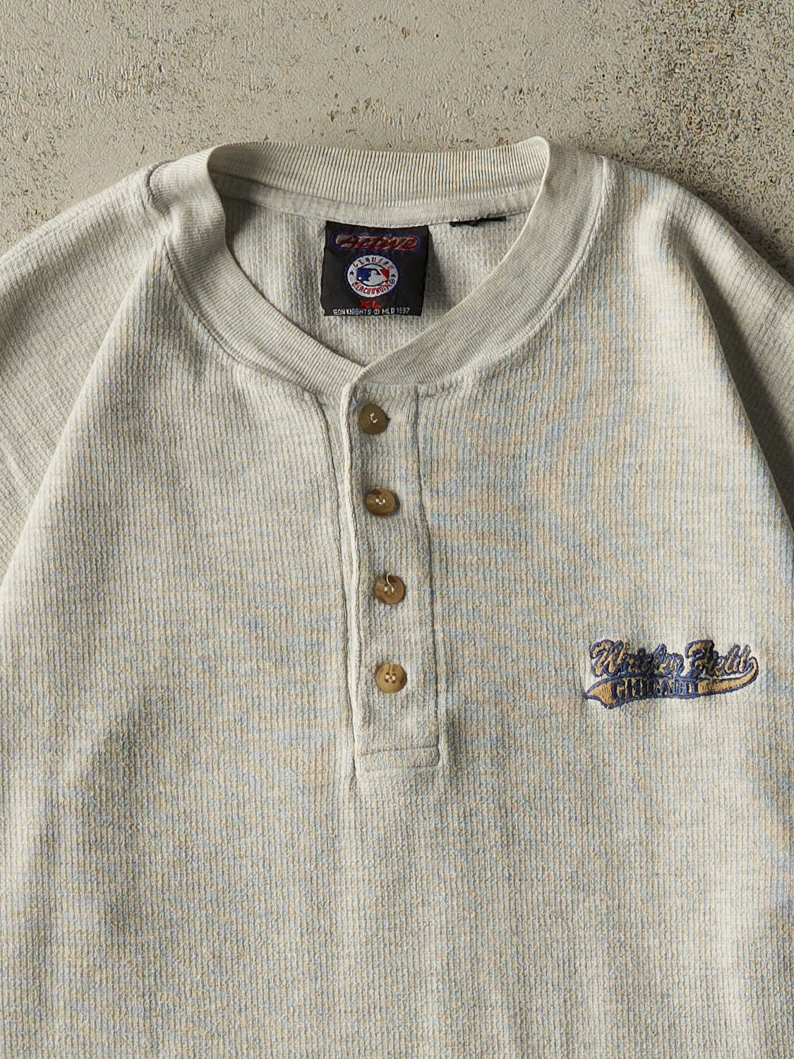 Vintage 97' Grey Wrigley Field Chicago Quarter Button Textured Tee (XL)