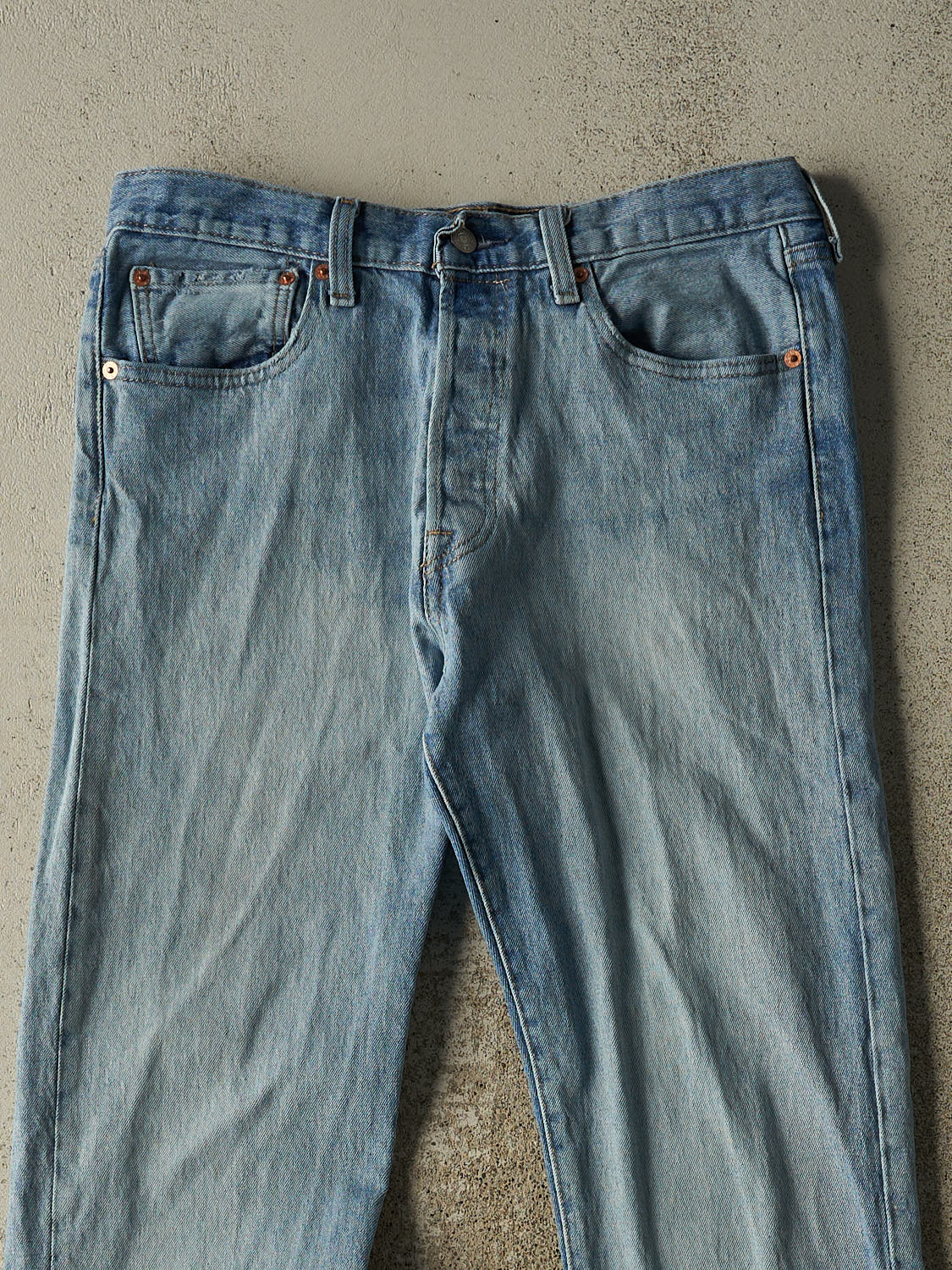 Vintage Y2K Light Wash Levi's 501 Jeans (32x31.5)