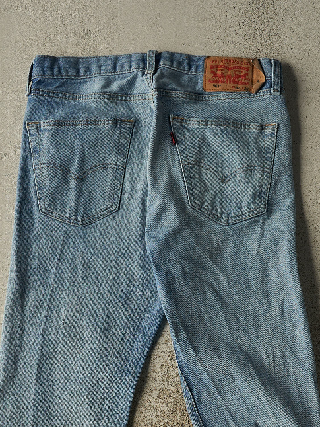 Vintage Y2K Light Wash Levi's 501 Jeans (32x31.5)