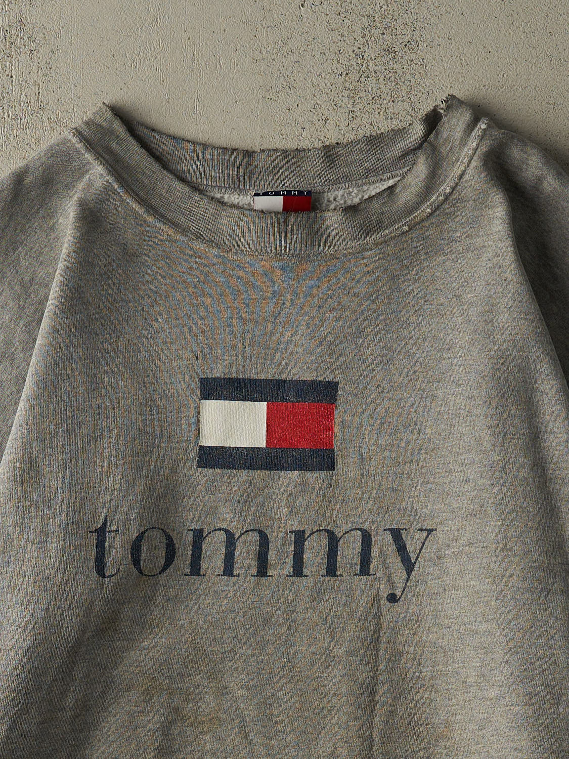 Vintage 90s Grey Tommy Hilfiger Logo Crewneck (XL/XXL)