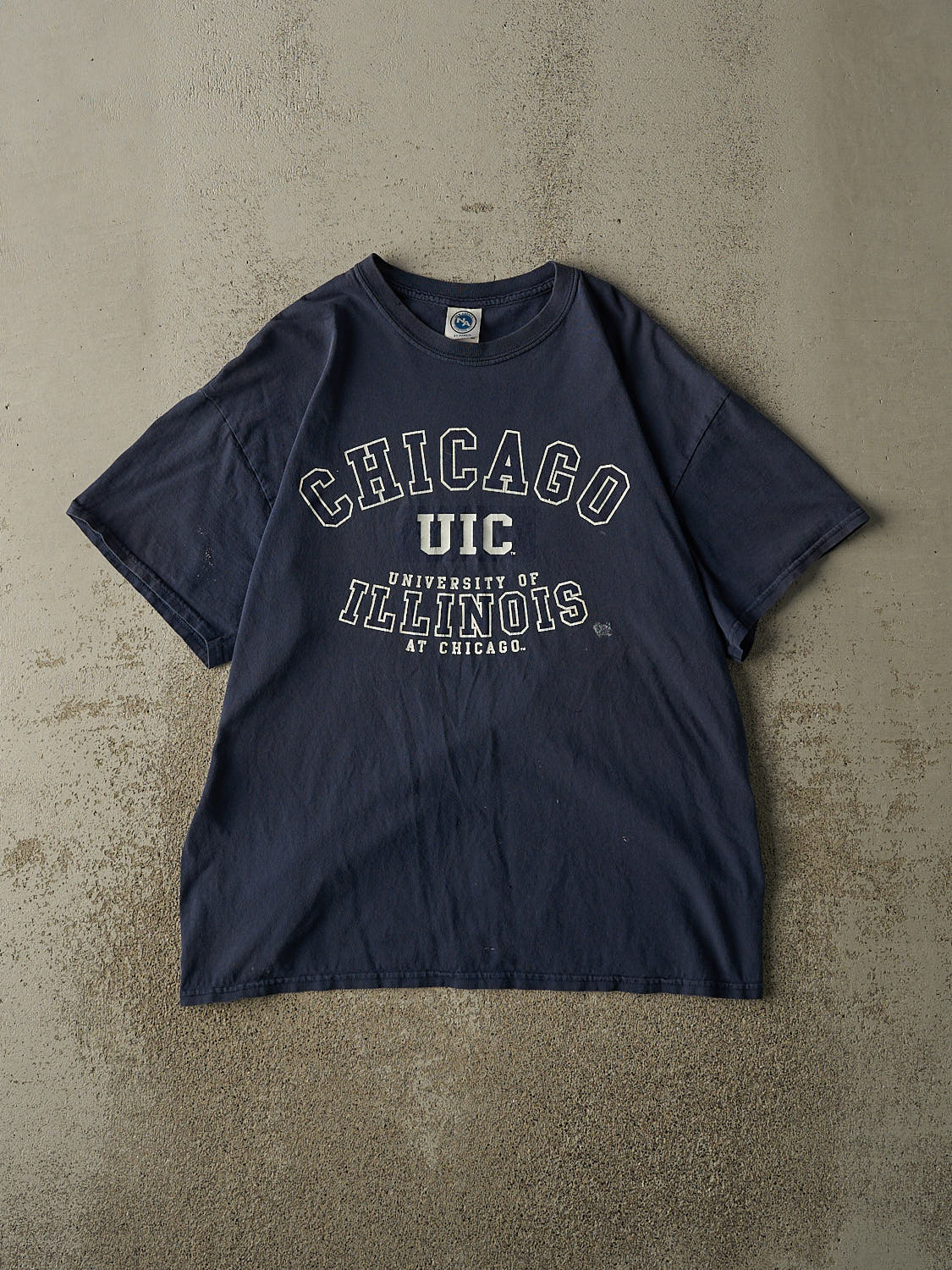 Vintage Y2K Navy Blue University of Illinois at Chicago Tee (L)