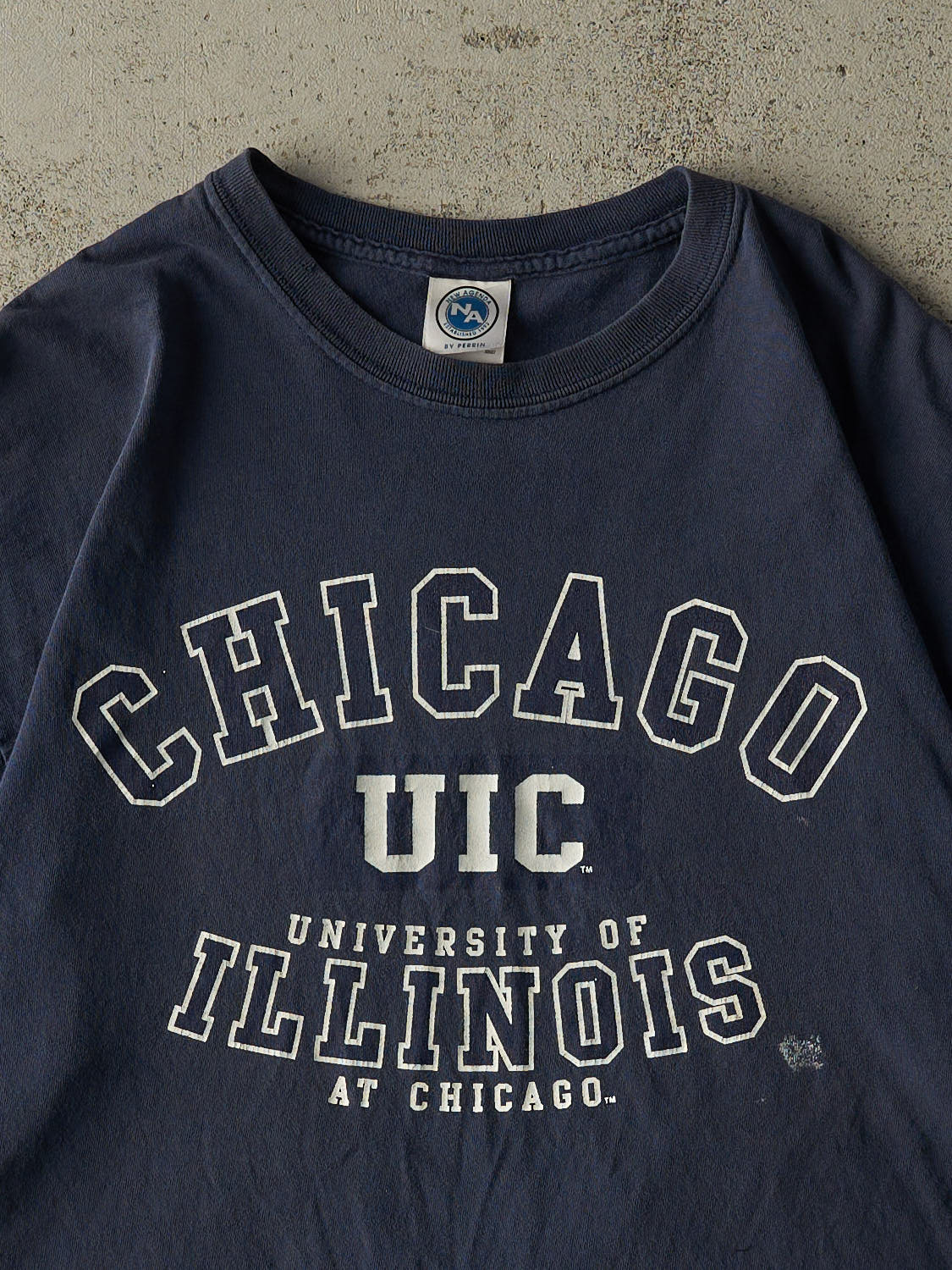 Vintage Y2K Navy Blue University of Illinois at Chicago Tee (L)