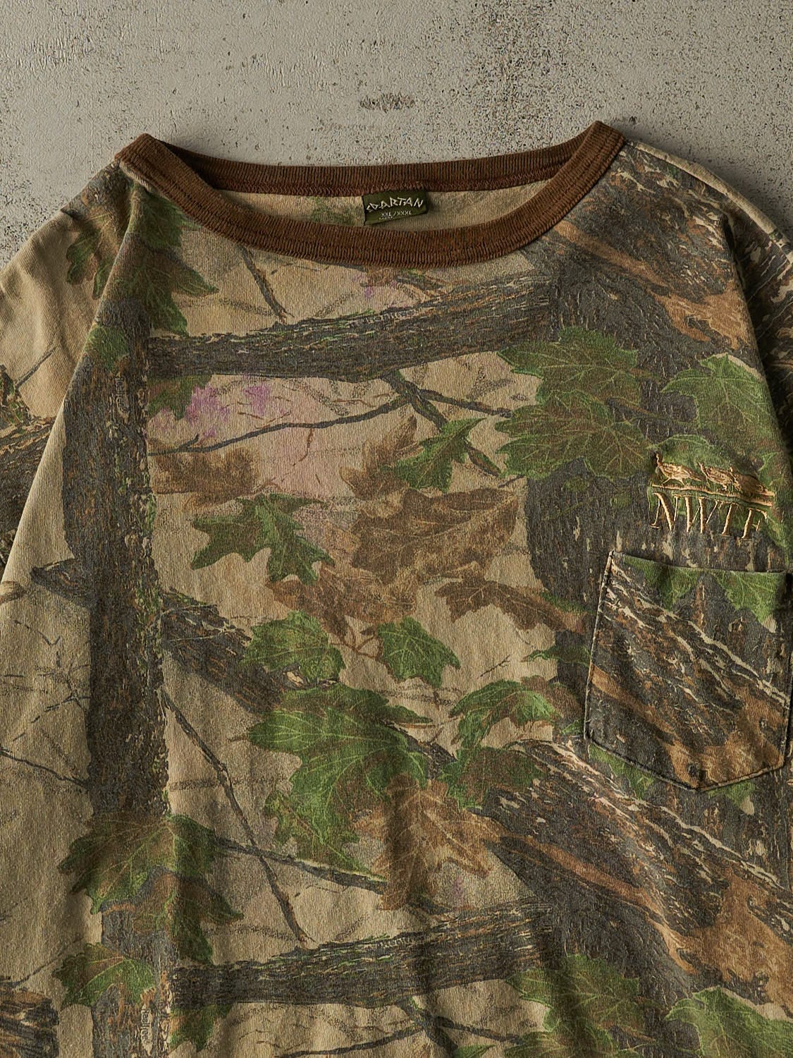 Vintage 90s Camo Realtree Embroidered Pocket Long Sleeve (L)
