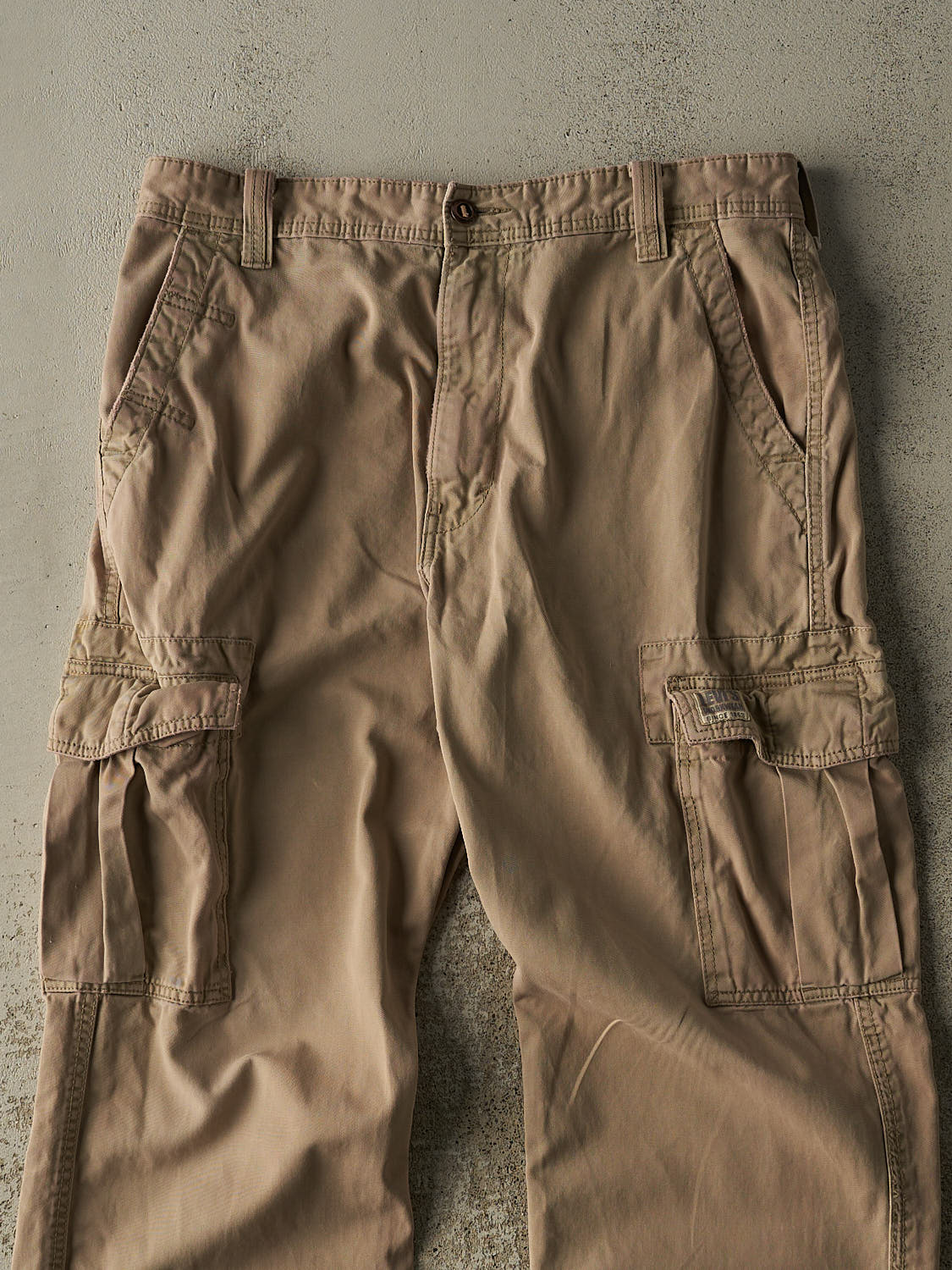 Vintage 90s Beige Levi's Cargo Pants (34x29)