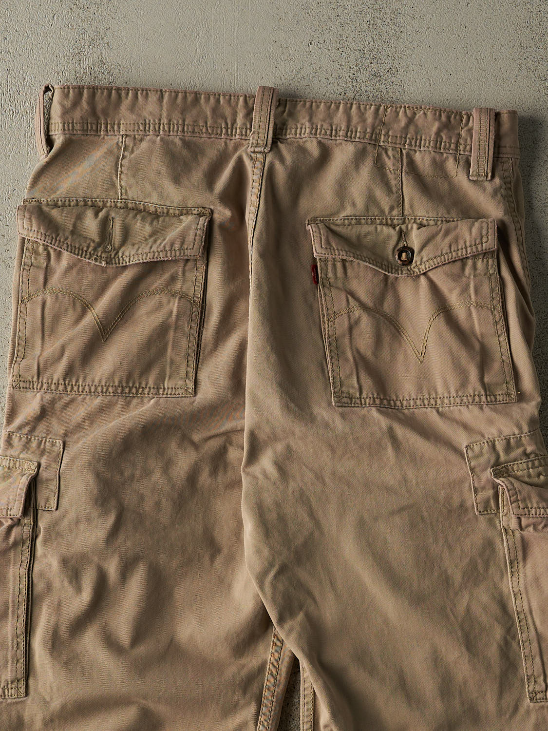 Vintage 90s Beige Levi's Cargo Pants (34x29)