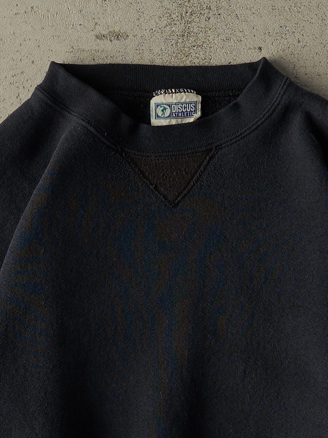 Vintage 90s Faded Black Discus Athletic Blank Crewneck (L/XL)