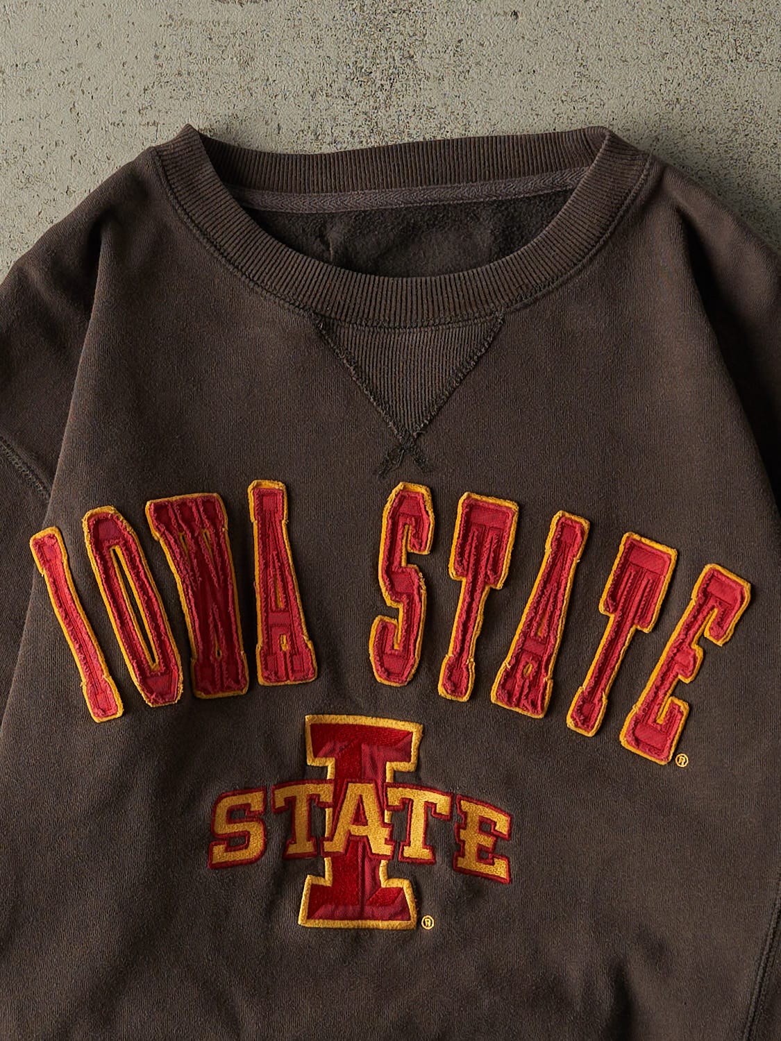 Vintage 90s Charcoal Grey Iowa State University Embroidered Crewneck (M/L)