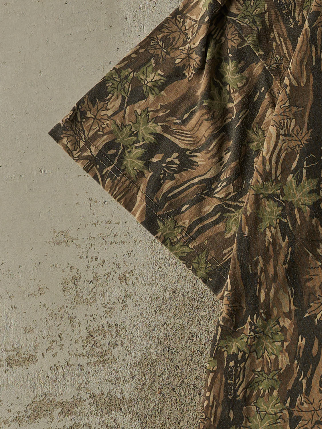 Vintage 90s Camo Smokey Branch Tee (L/XL)