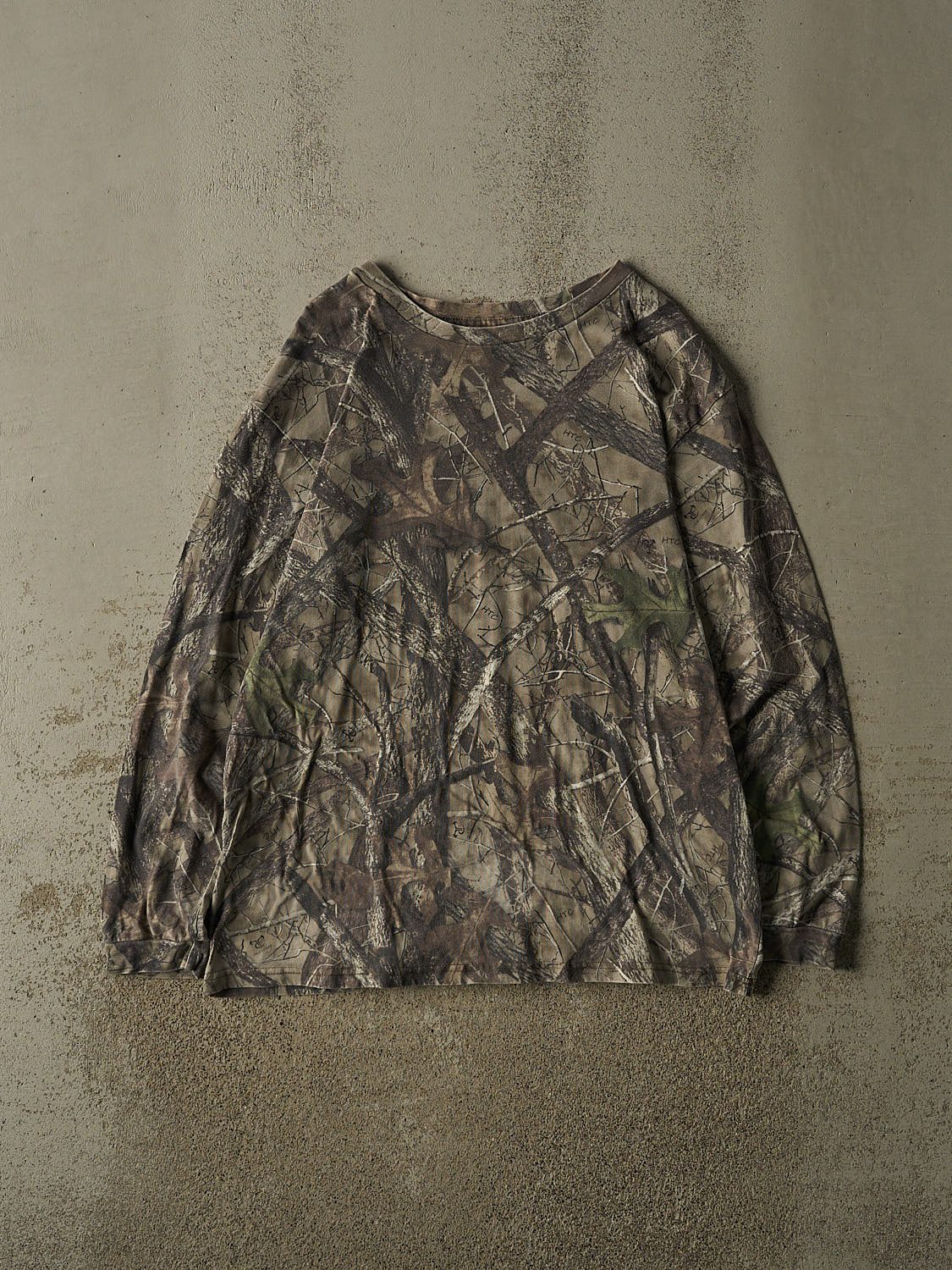 Vintage Y2K Camo Long Sleeve (L/XL)