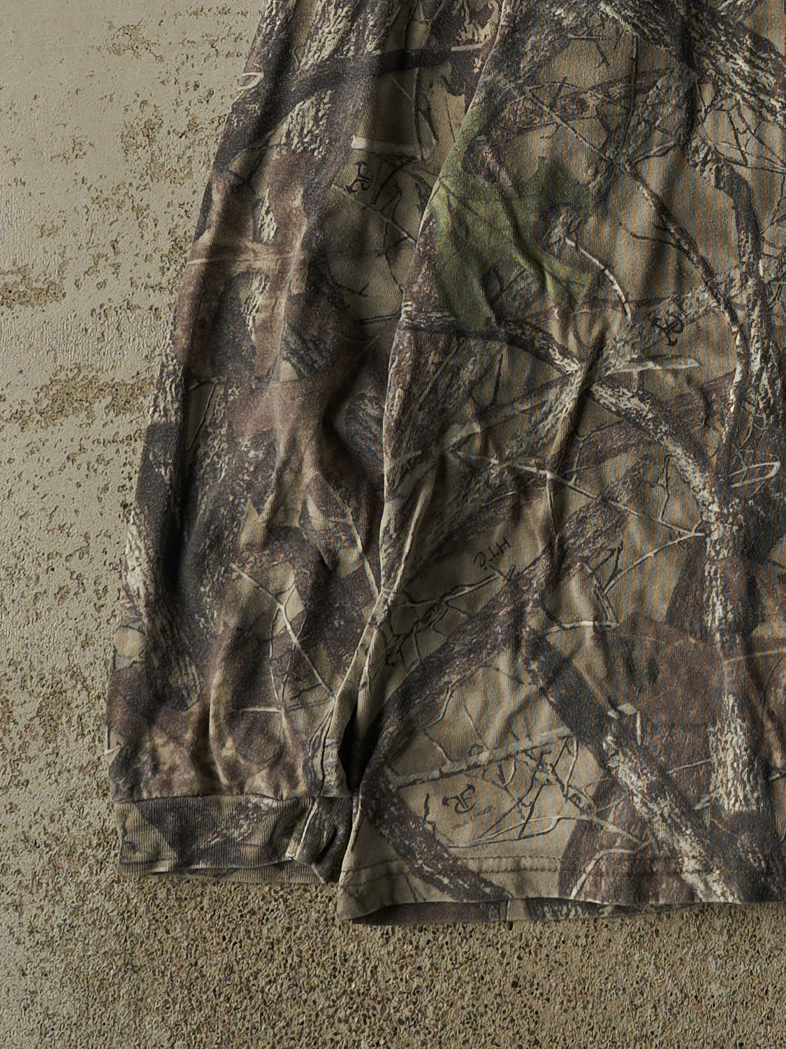 Vintage Y2K Camo Long Sleeve (L/XL)