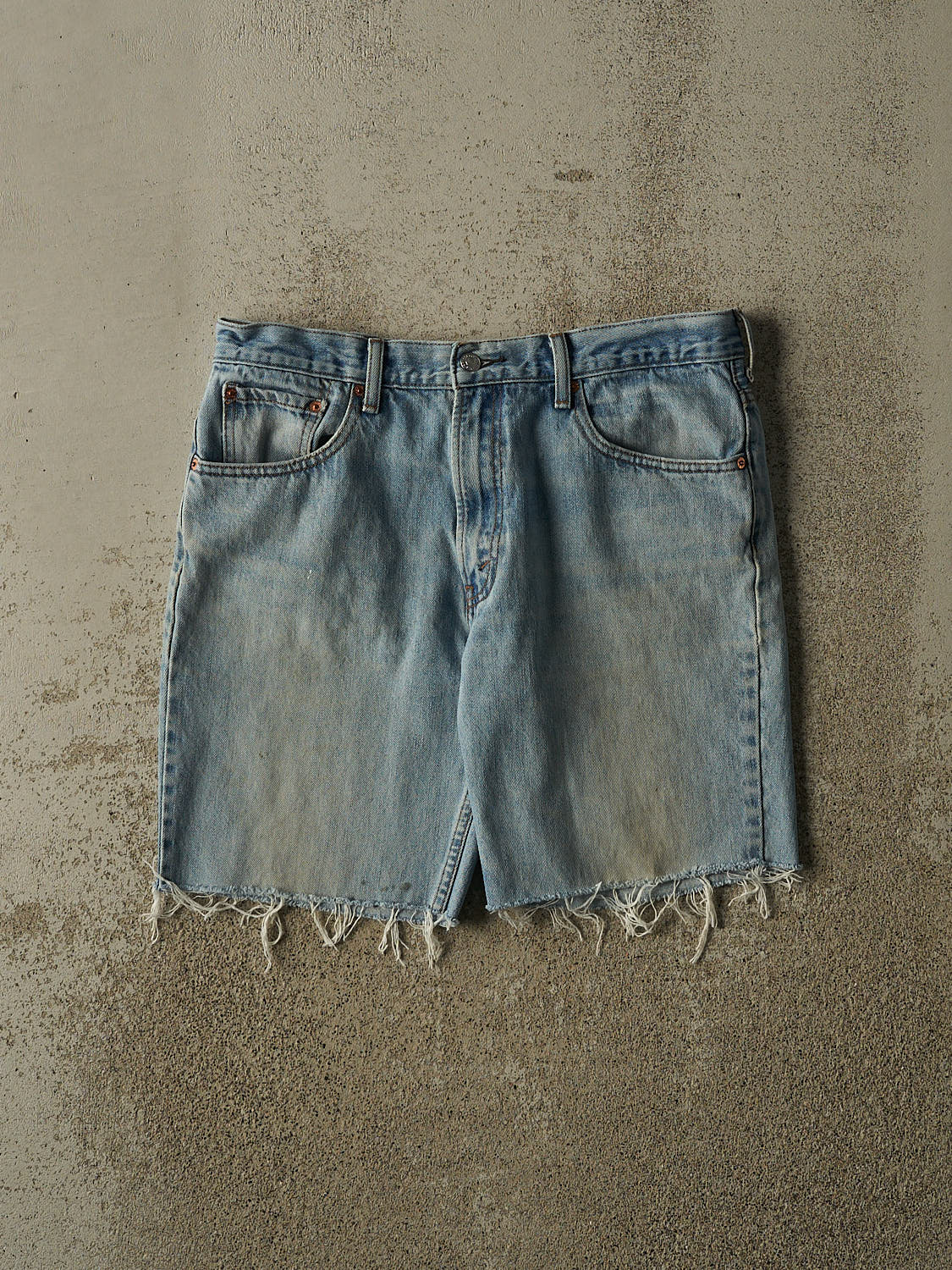 Vintage Y2K Light Wash Levi's 516 Cut Off Jean Shorts (34x8.5)