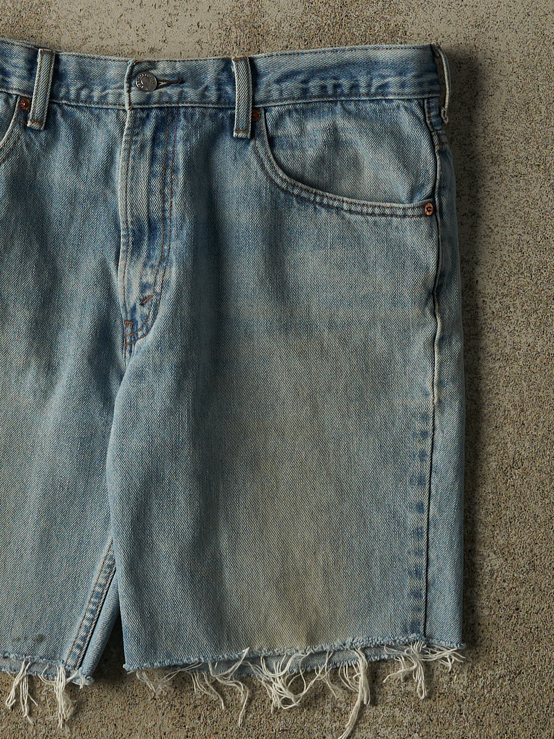 Vintage Y2K Light Wash Levi's 516 Cut Off Jean Shorts (34x8.5)