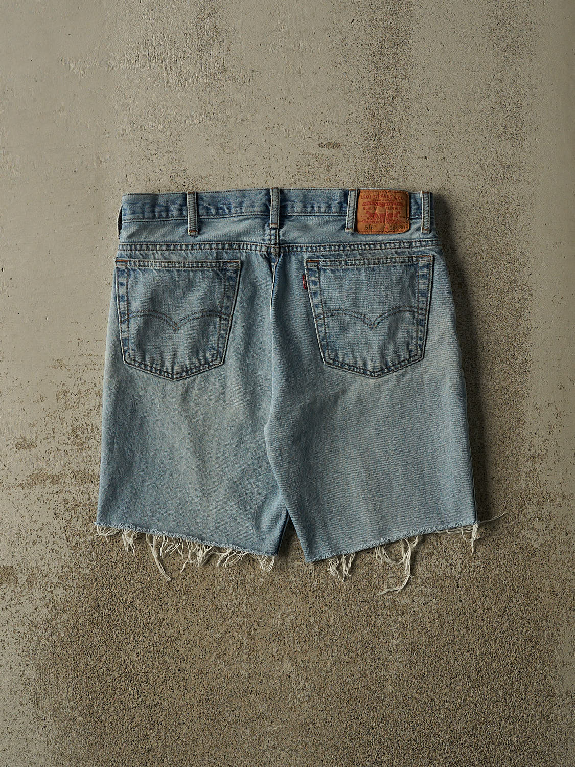 Vintage Y2K Light Wash Levi's 516 Cut Off Jean Shorts (34x8.5)