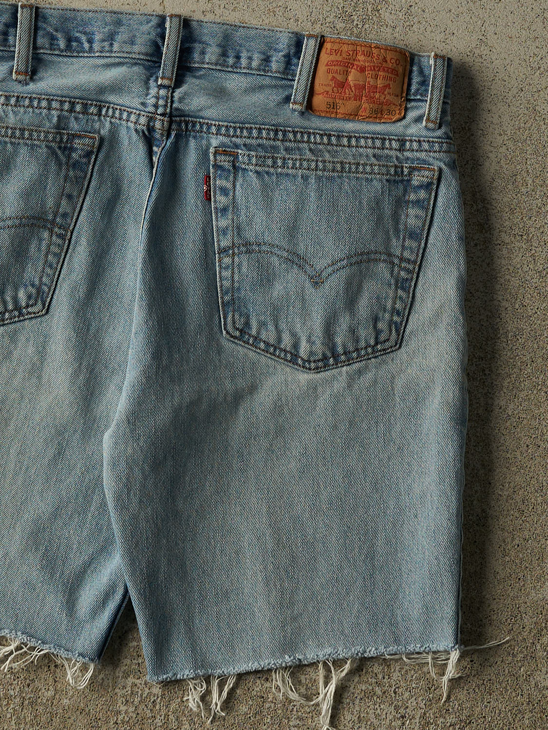 Vintage Y2K Light Wash Levi's 516 Cut Off Jean Shorts (34x8.5)