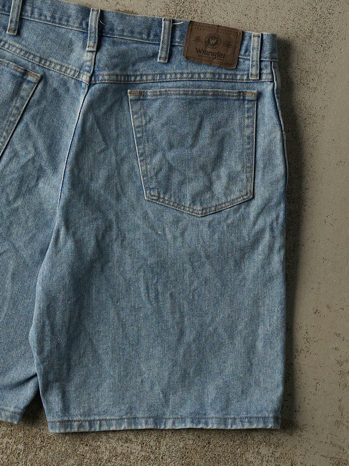 Vintage 90s Light Wash Wrangler Jean Shorts (36x9.5)