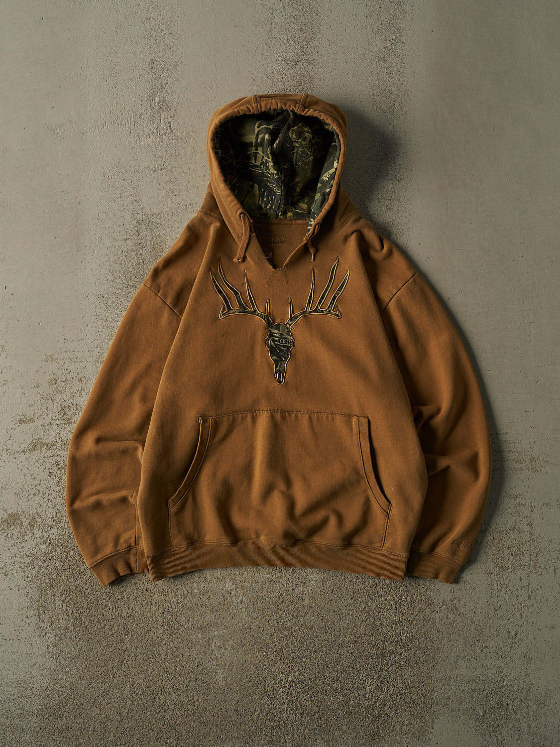 Vintage Y2K Camel Cabela's Embroidered Hoodie (M)