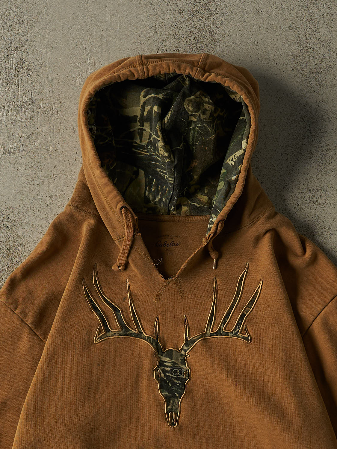 Vintage Y2K Camel Cabela's Embroidered Hoodie (M)