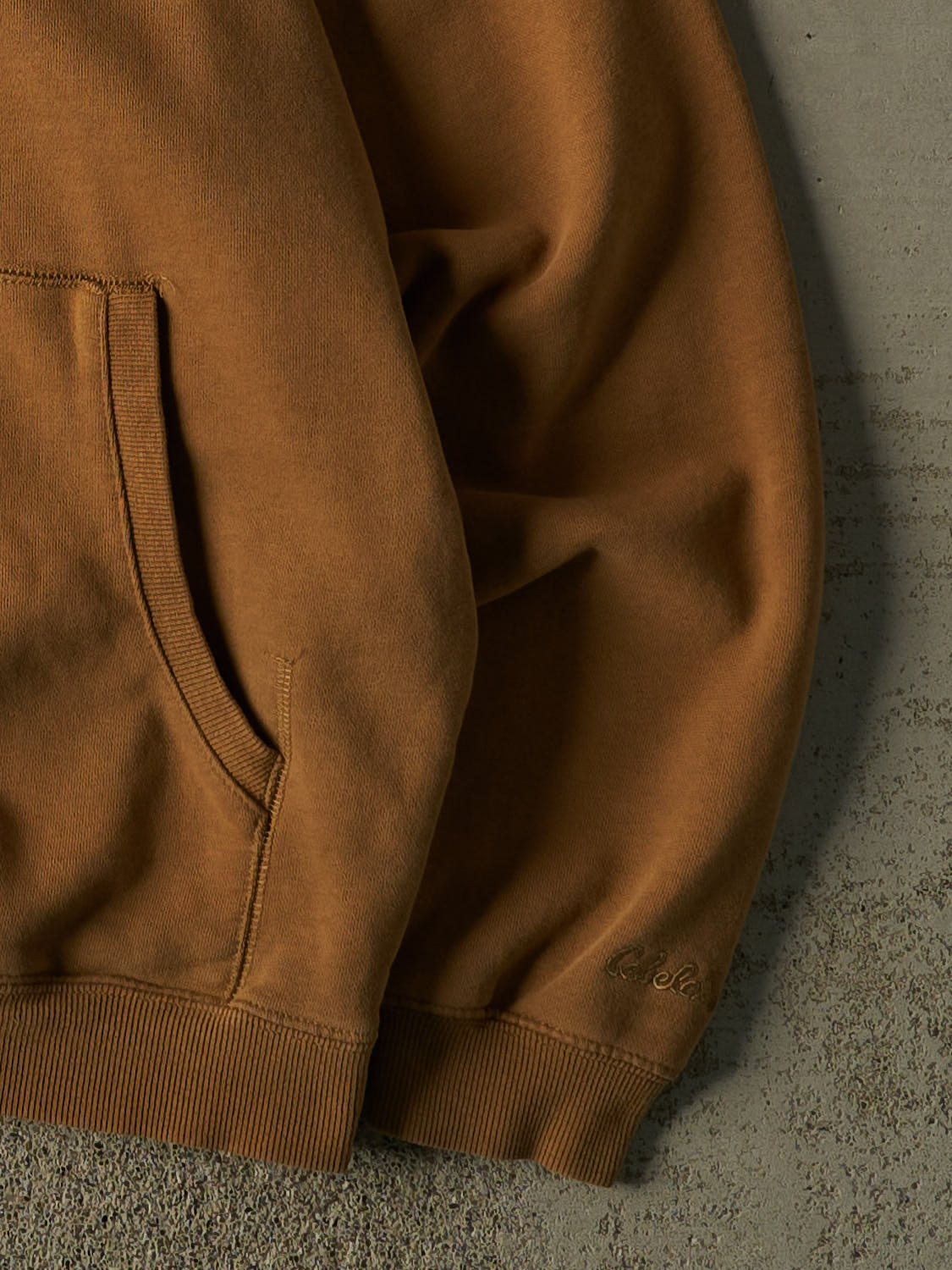 Vintage Y2K Camel Cabela's Embroidered Hoodie (M)