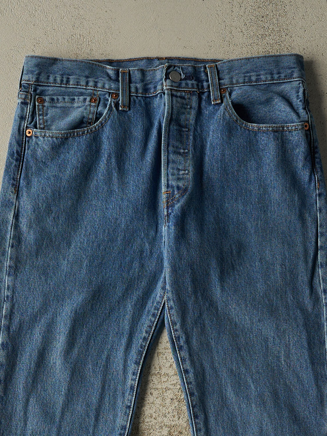 Vintage Y2K Mid Wash Levi's 501 Jeans (32x31)