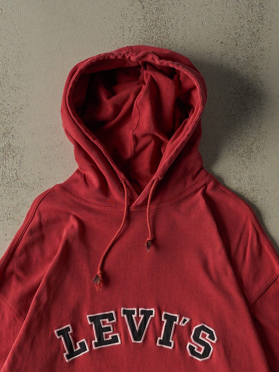 Vintage 90s Sun Faded Red Levi's Embroidered Lightweight Hoodie (XL/XXL)
