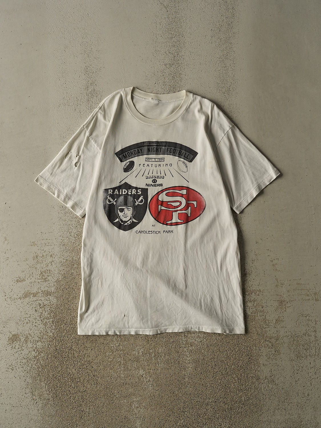 Vintage 94' White Monday Night Football Oakland Raiders vs San Francisco 49ers Tee (L/XL)
