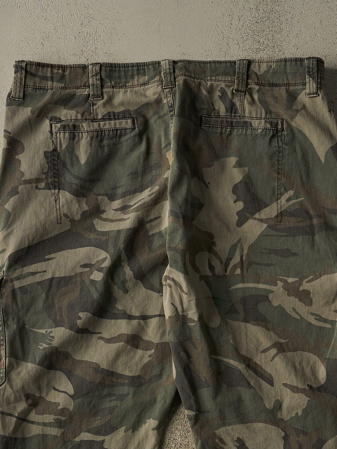 Vintage Y2K Camo Wrangler Cargo Pants (38x27.5)