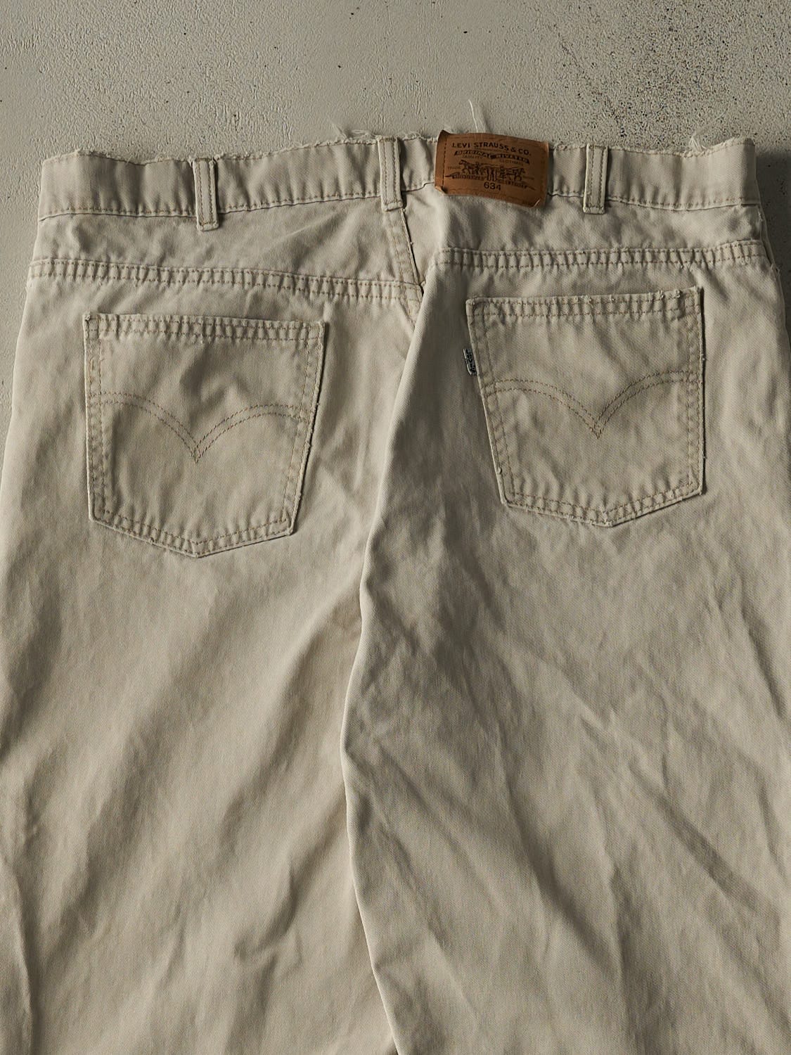 Vintage 90s Beige Levi's 634 Pants (37x30.5)