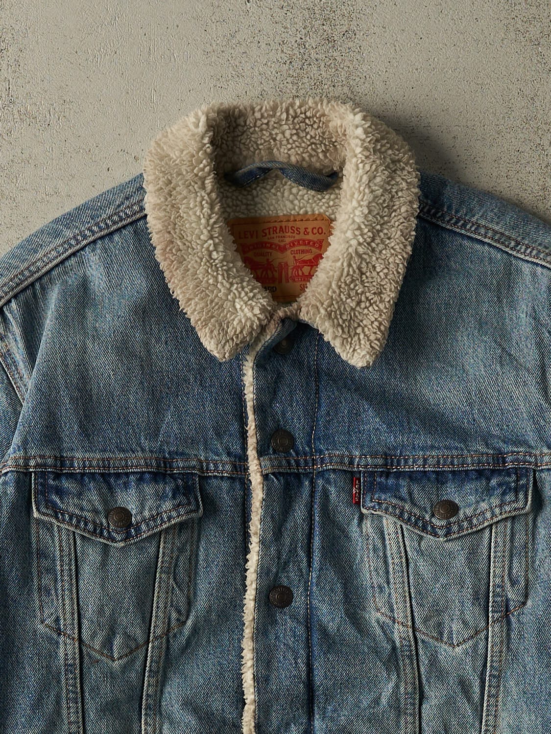 Vintage Y2K Light Wash Levi's Sherpa Lined Denim Jacket (M/L)