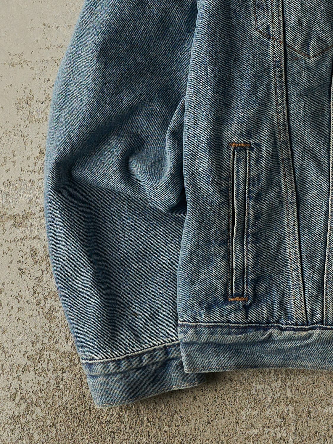Vintage Y2K Light Wash Levi's Sherpa Lined Denim Jacket (M/L)