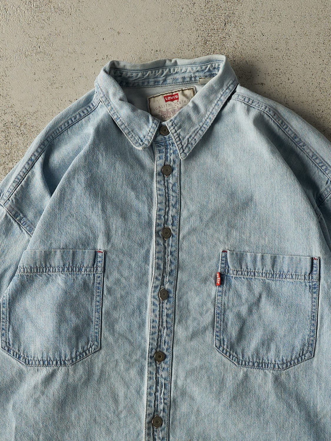Vintage Y2K Light Wash Levi's Denim Button Up Long Sleeve (XL/XXL)