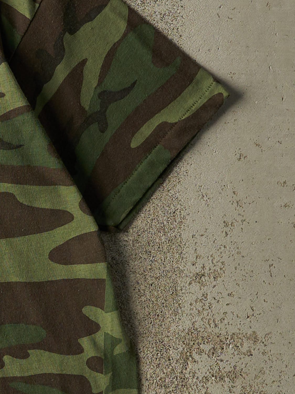 Vintage 90s Camo Blank Tee (M/L)