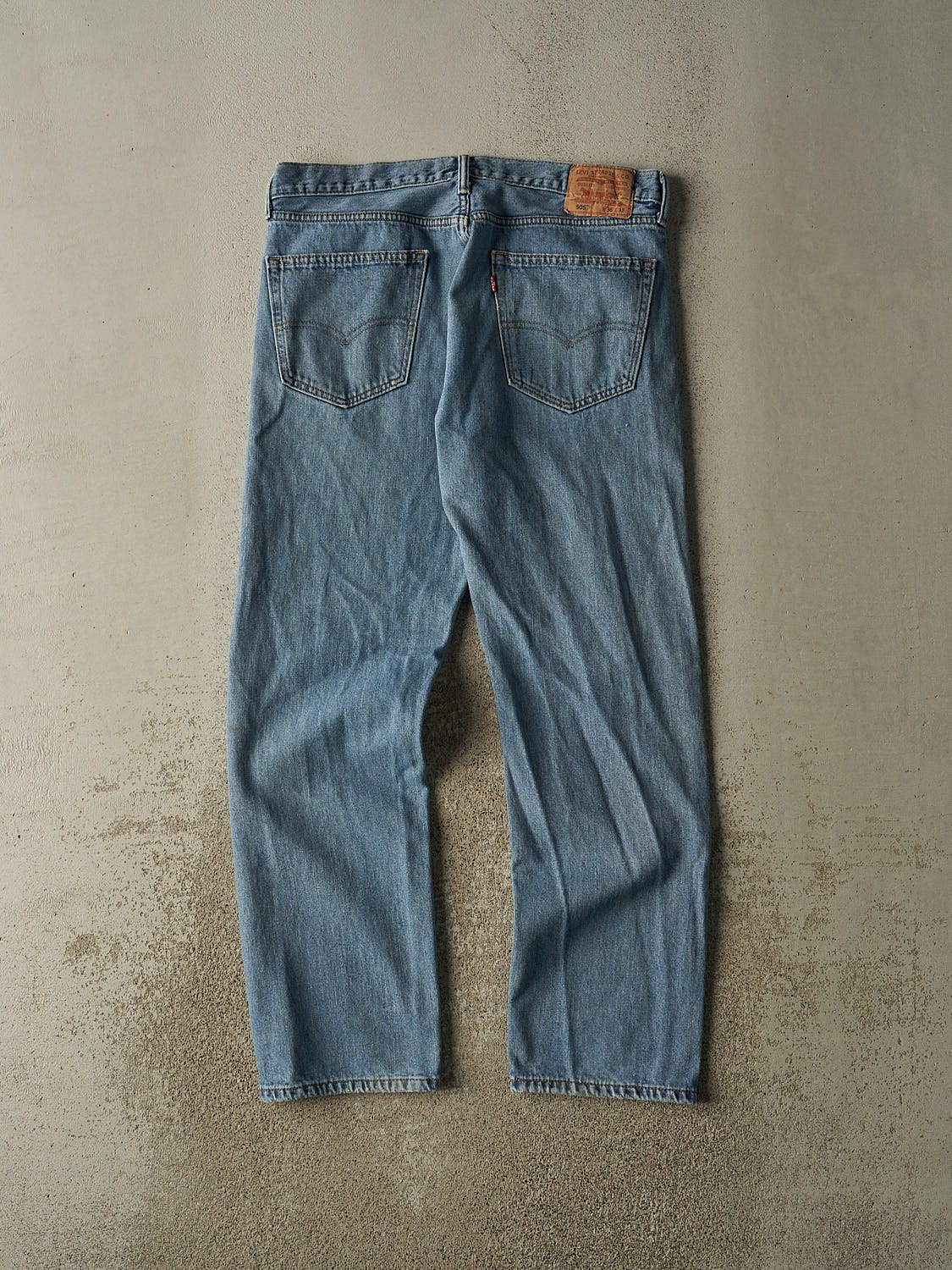 Vintage Y2K Mid Wash Levi's 505 Jeans (36x31)