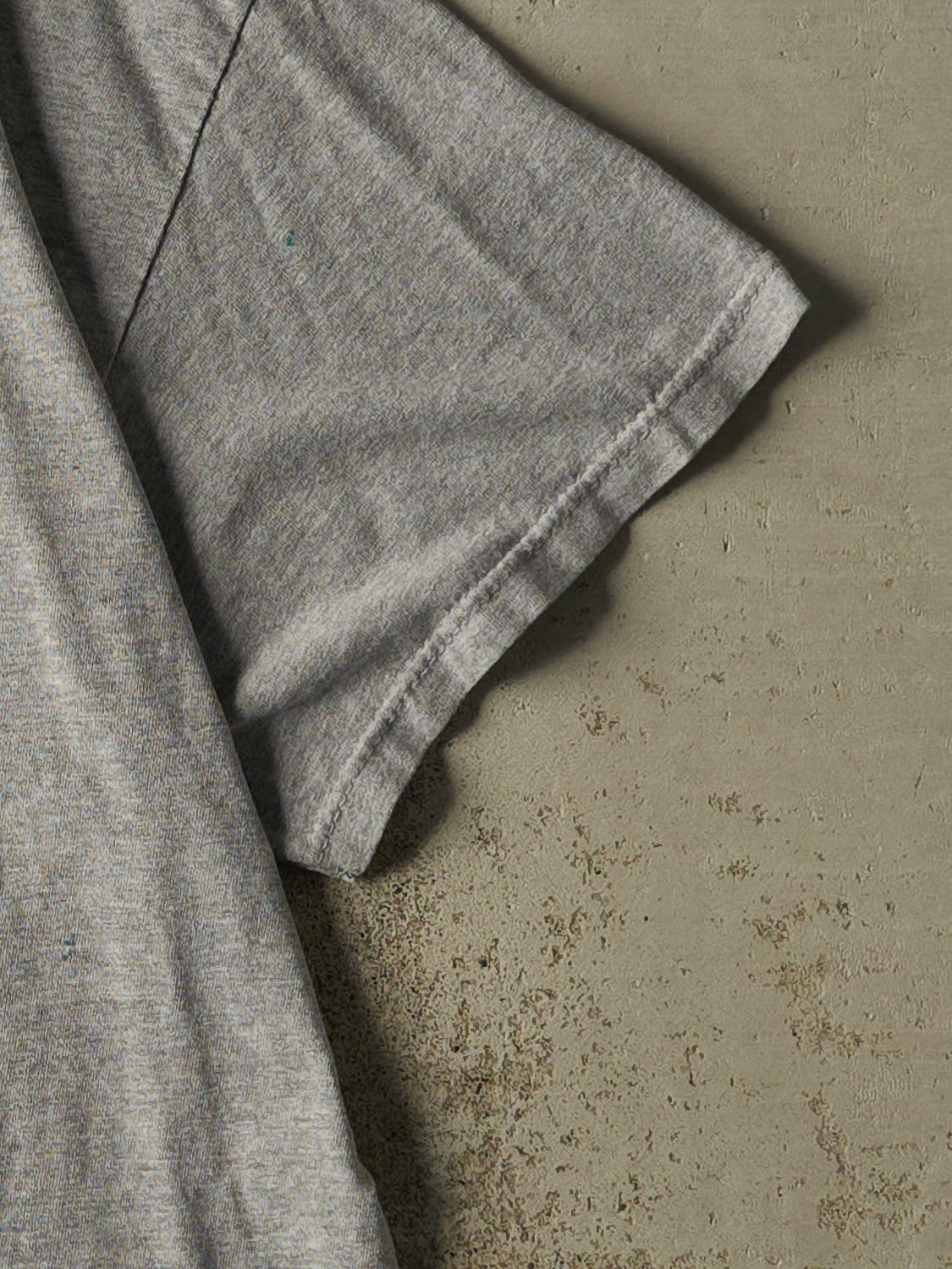 Vintage Y2K Grey "I Never Forget A Face" Tee (L/XL)