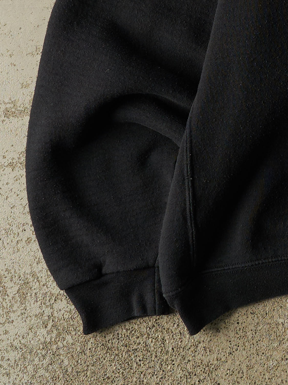 Vintage Y2K Black Russell Athletic Blank Crewneck (L/XL)