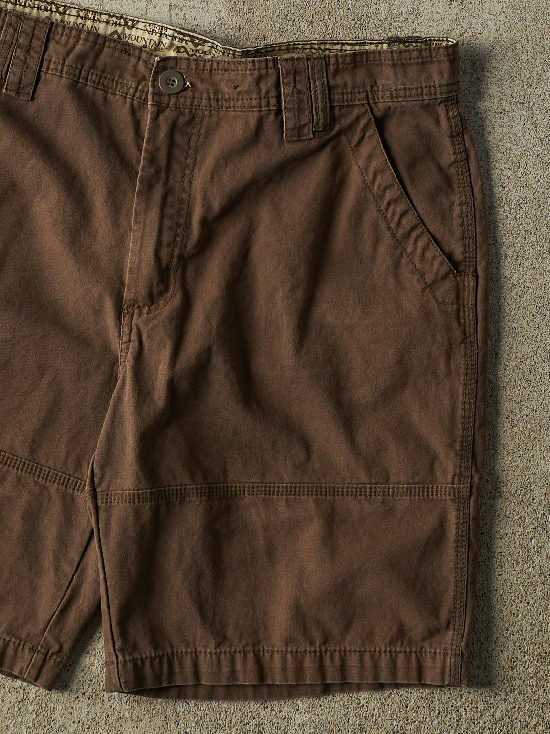 Vintage Y2K Brown Mountain River Cargo Shorts (36x9.5)