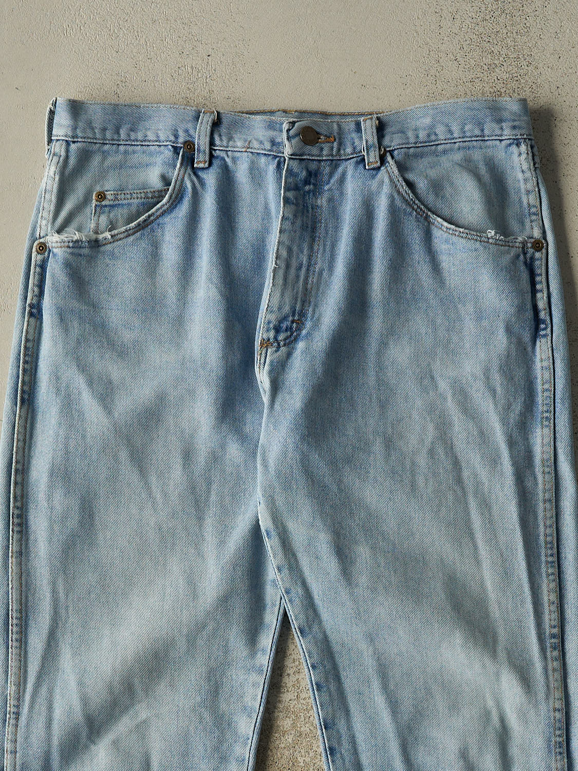 Vintage Y2K Light Wash Wrangler Jeans (33x29)