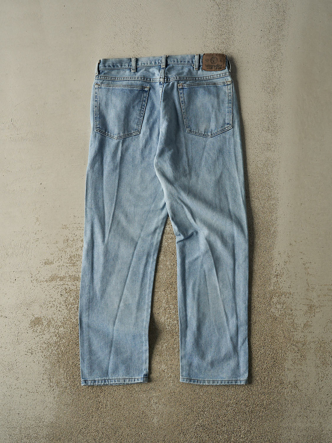 Vintage Y2K Light Wash Wrangler Jeans (33x29)