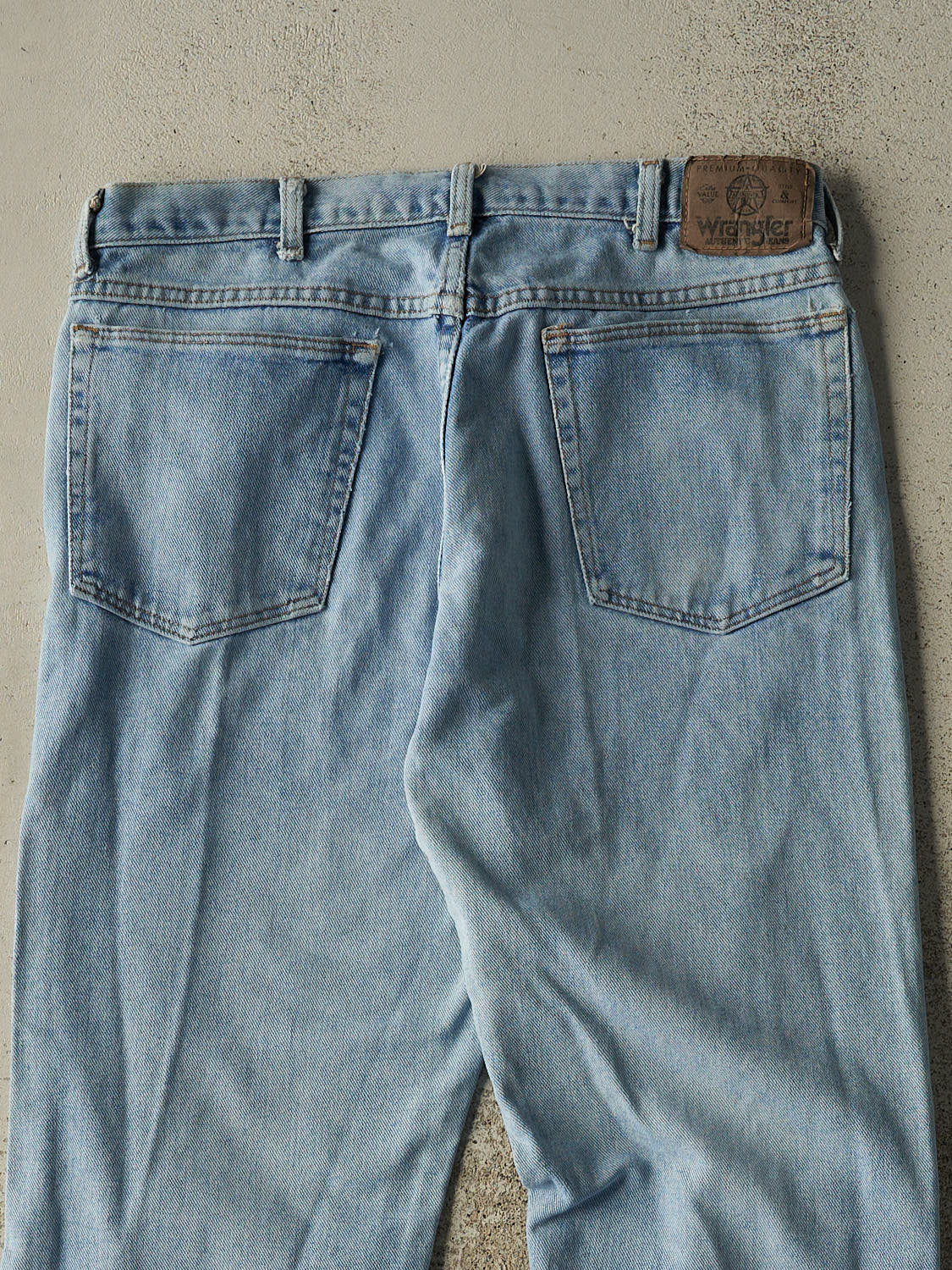 Vintage Y2K Light Wash Wrangler Jeans (33x29)